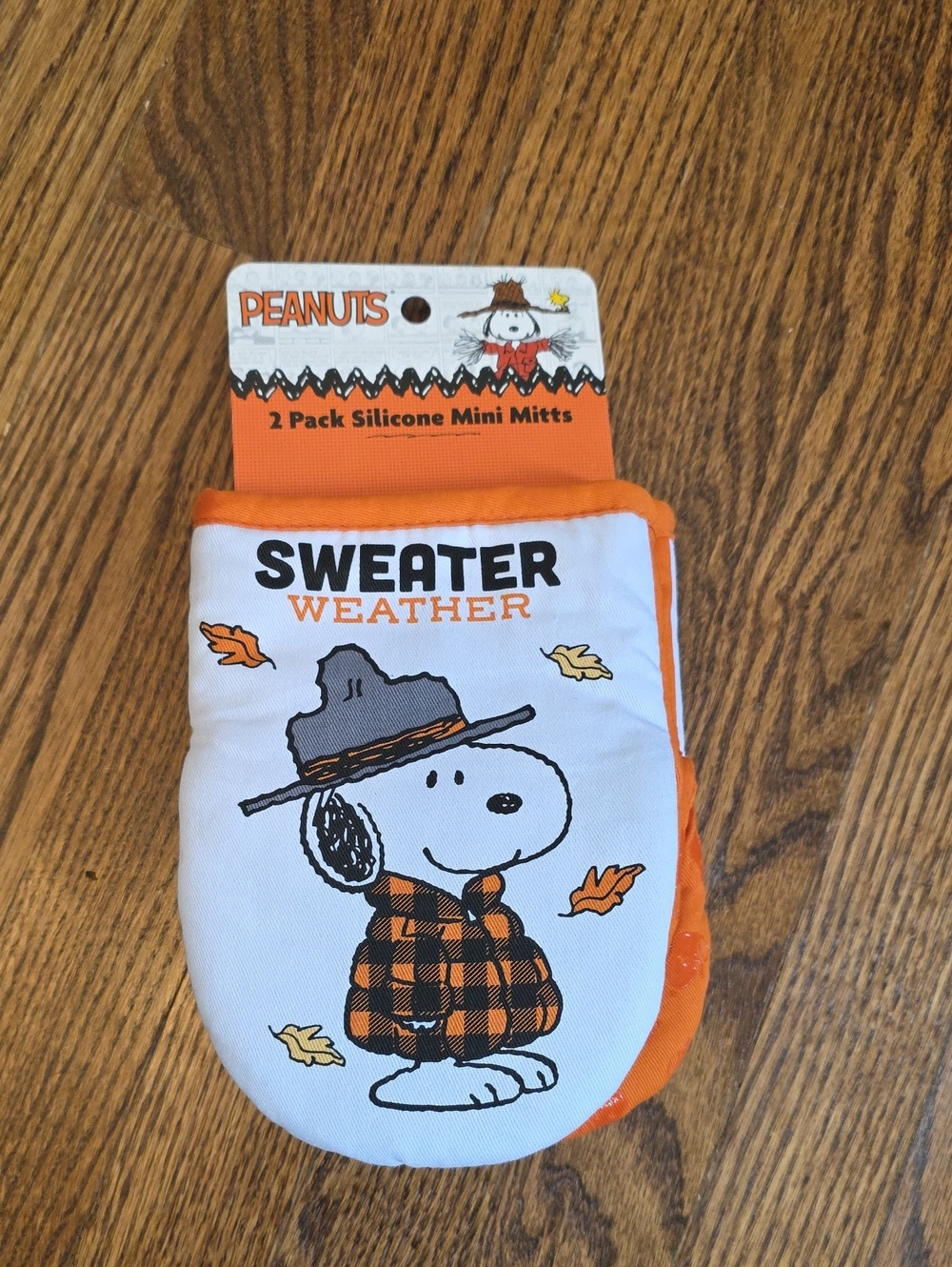 Peanuts Snoopy "Sweater Weather" Oven Mitts